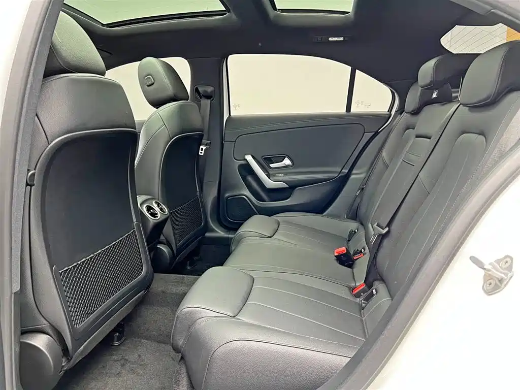 Mercedes-Benz A-Class 2022 — фото 15