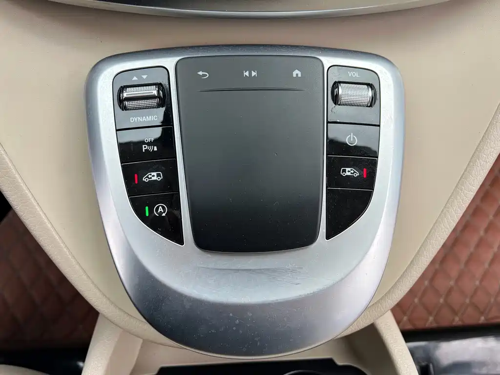 Mercedes-Benz V-Class 2022 — фото 14