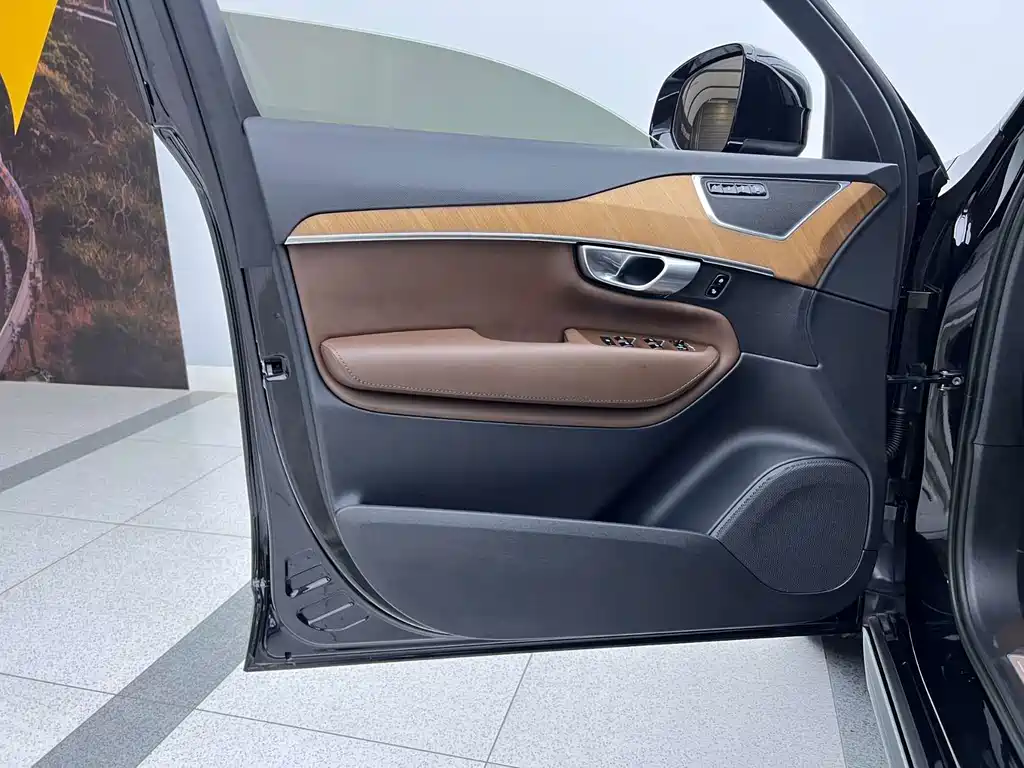 Volvo XC90 2024 — фото 10
