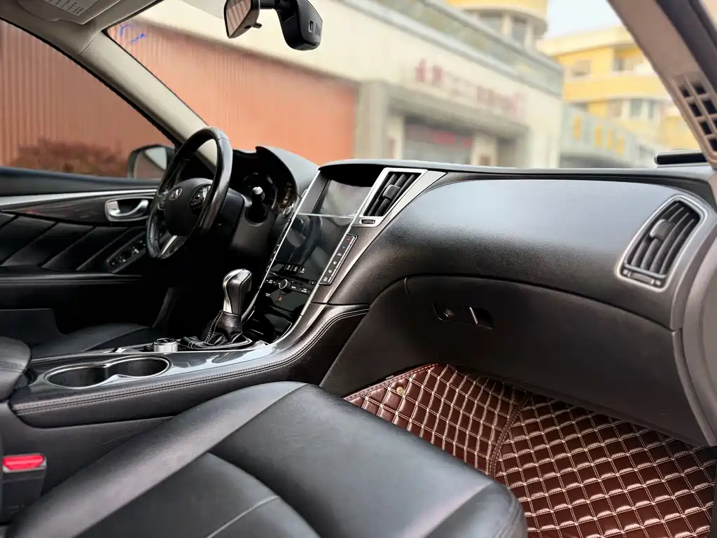 Infiniti Q50L 2017 — фото 10