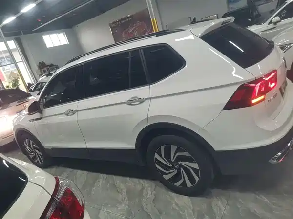 Volkswagen Tiguan L 2023