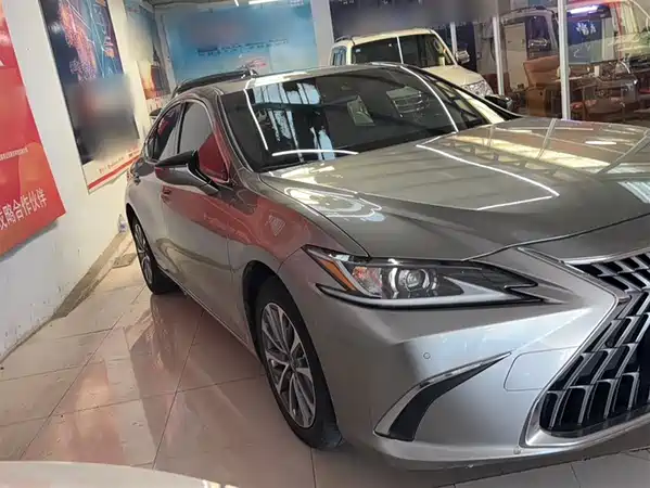 Lexus ES 2022