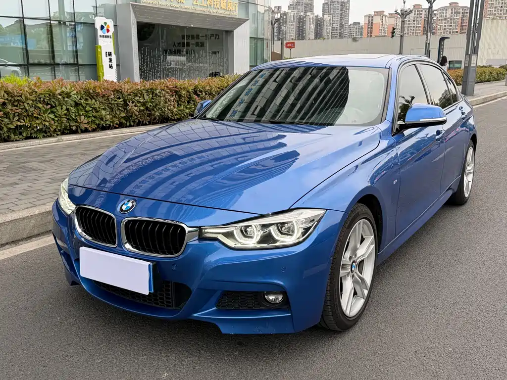 BMW 3 Series 2018 — фото 11