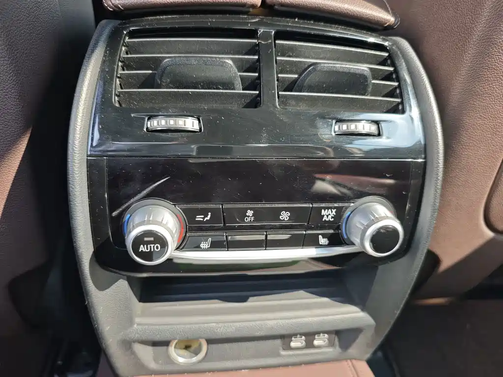 BMW 5 Series 2022 — фото 10
