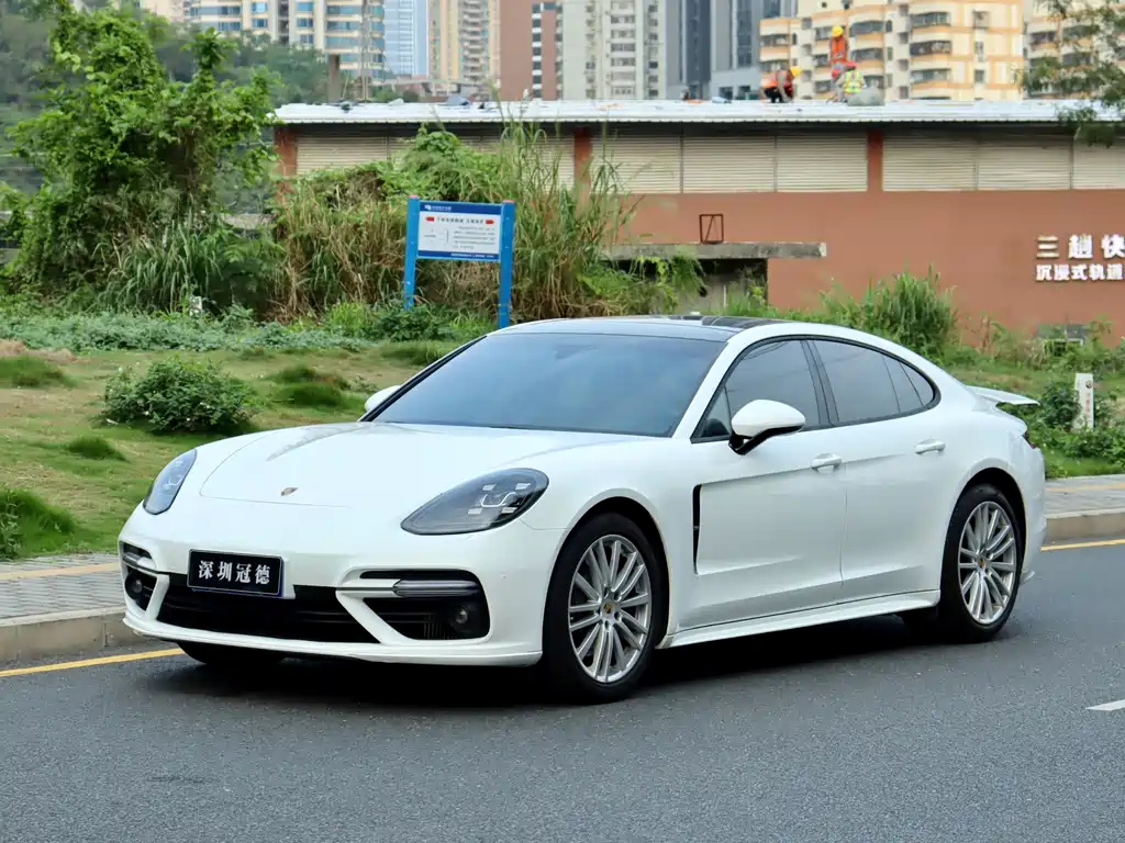 Porsche Panamera 2018 — фото 1