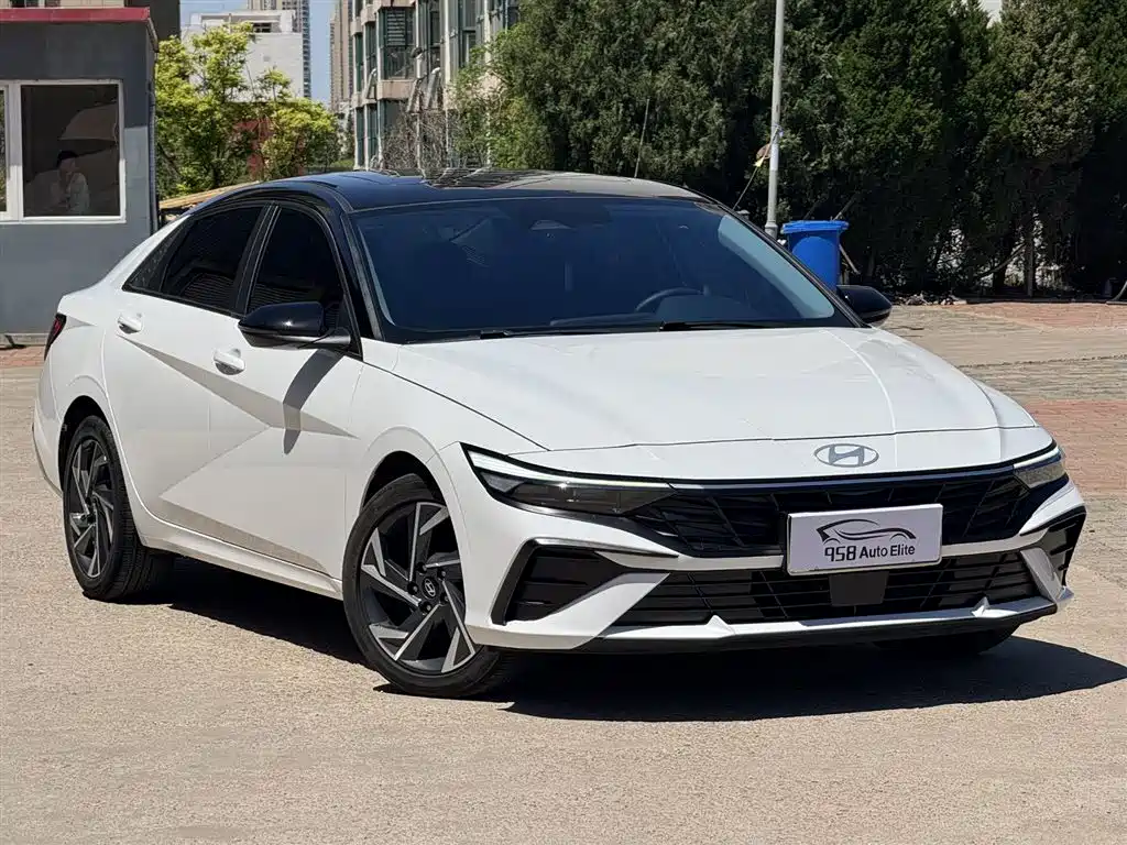 Hyundai Elantra 2023 — фото 3