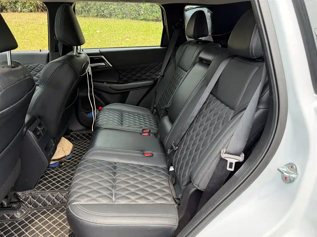 Mitsubishi Outlander 2023 — фото 10
