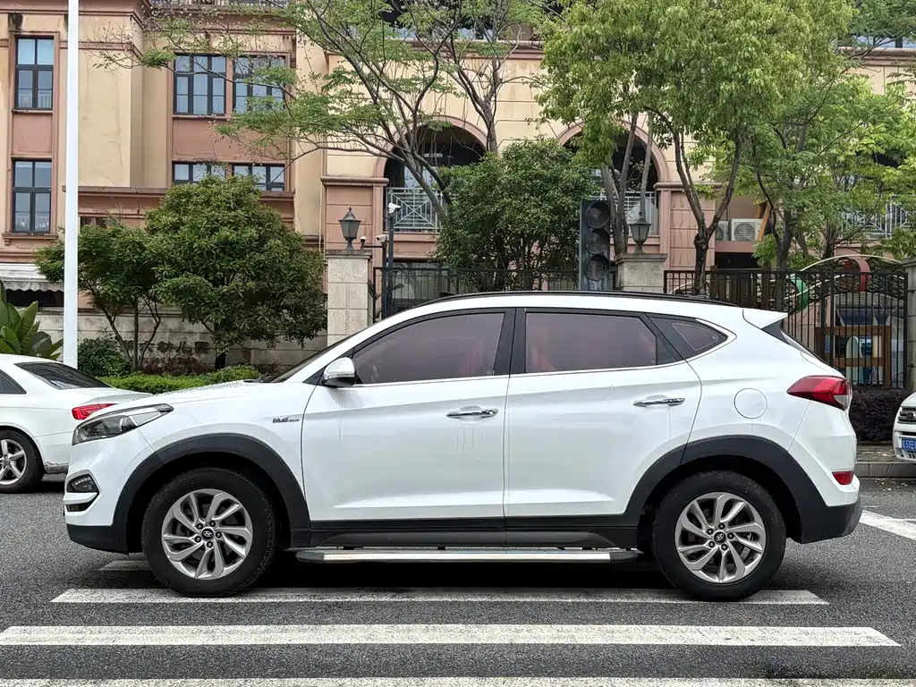 Hyundai Tucson 2017 — фото 18
