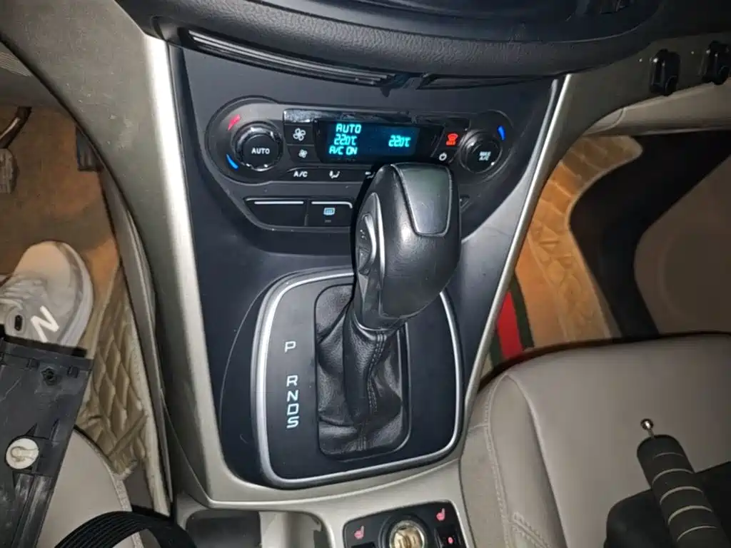 Ford Kuga 2015 — фото 14