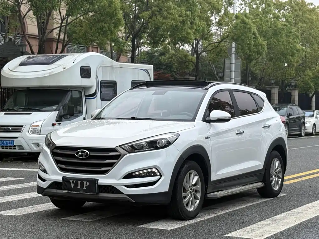 Hyundai Tucson 2017 — фото 1
