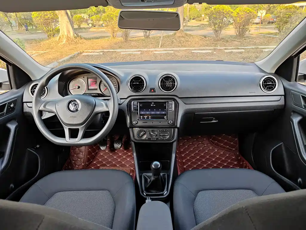 Volkswagen Jetta 2018 — фото 8