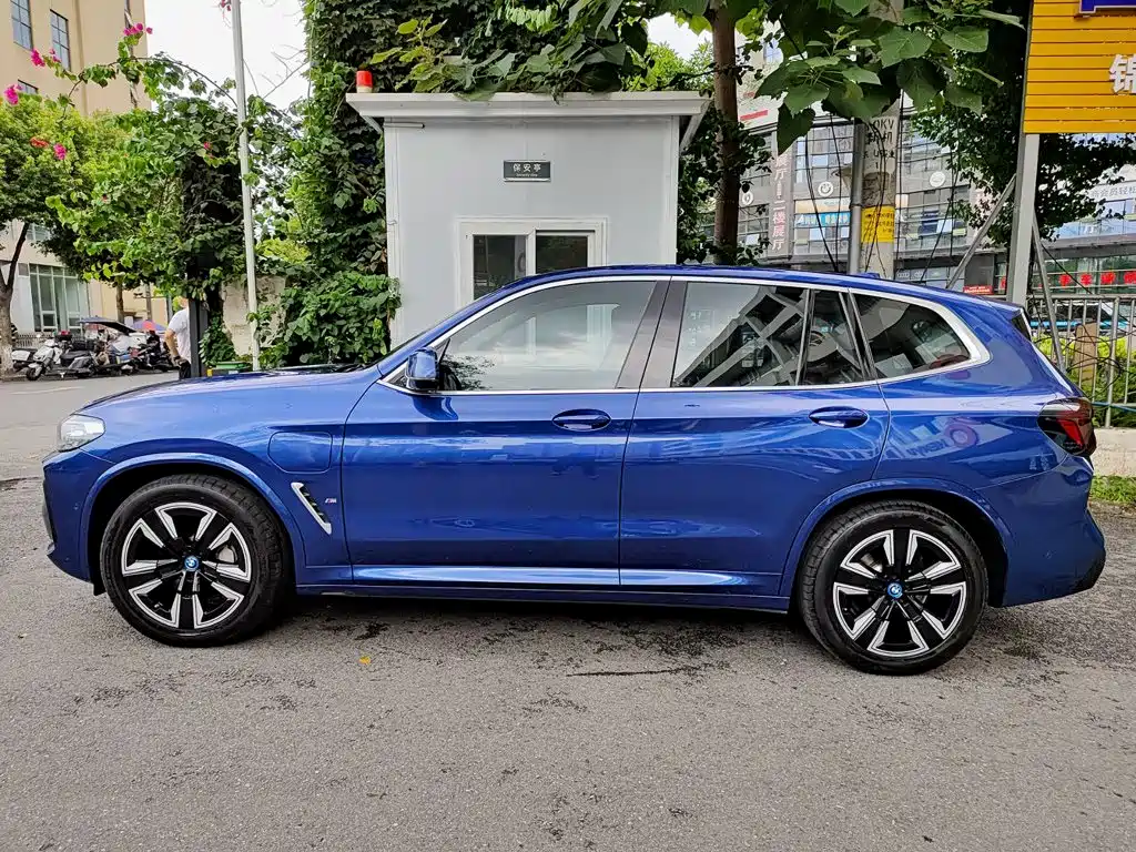 BMW iX3 2022 — фото 3