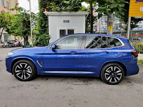 BMW iX3 2022