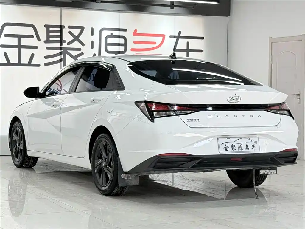 Hyundai Elantra 2023 — фото 4