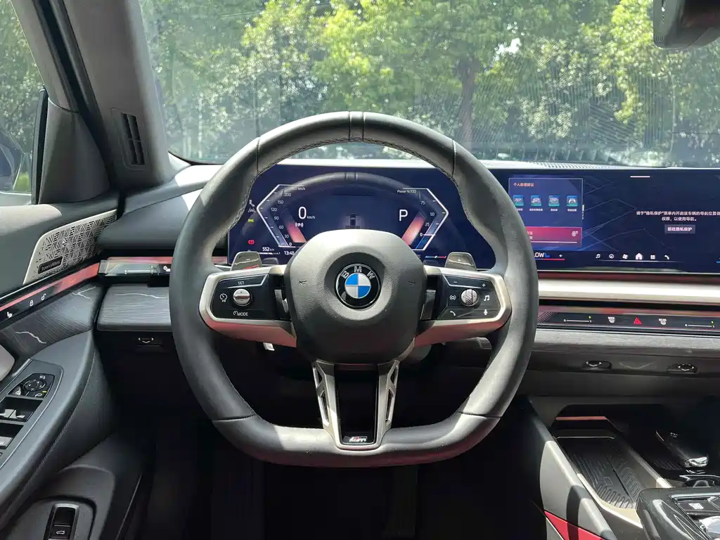 BMW 5 Series 2025 — фото 10