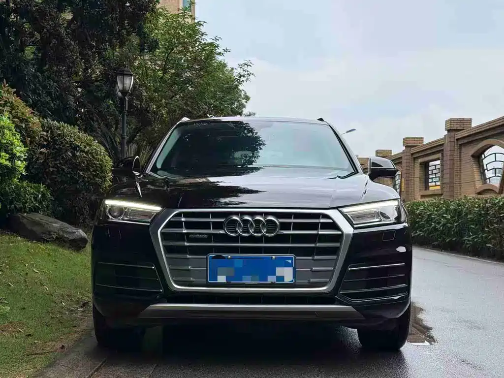 Audi Q5L 2020 — фото 1