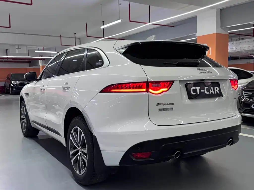Jaguar F-PACE 2016 — фото 8