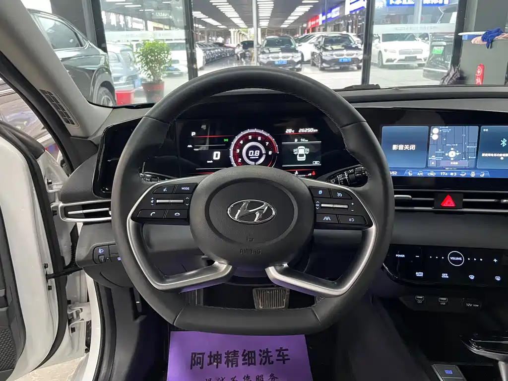 Hyundai Elantra 2023 — фото 9