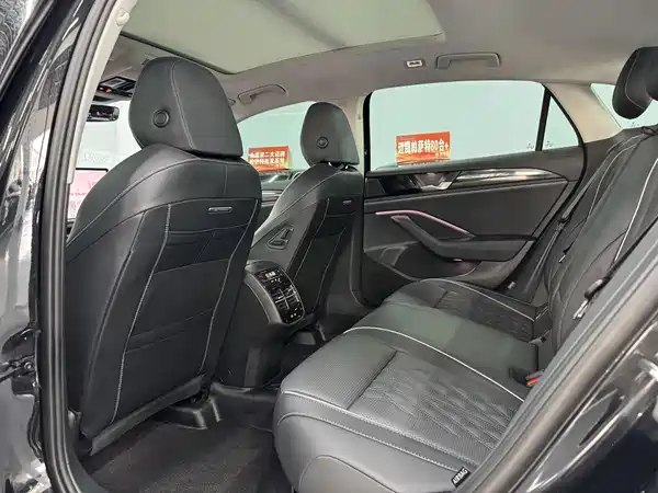 Volkswagen Magotan 2025
