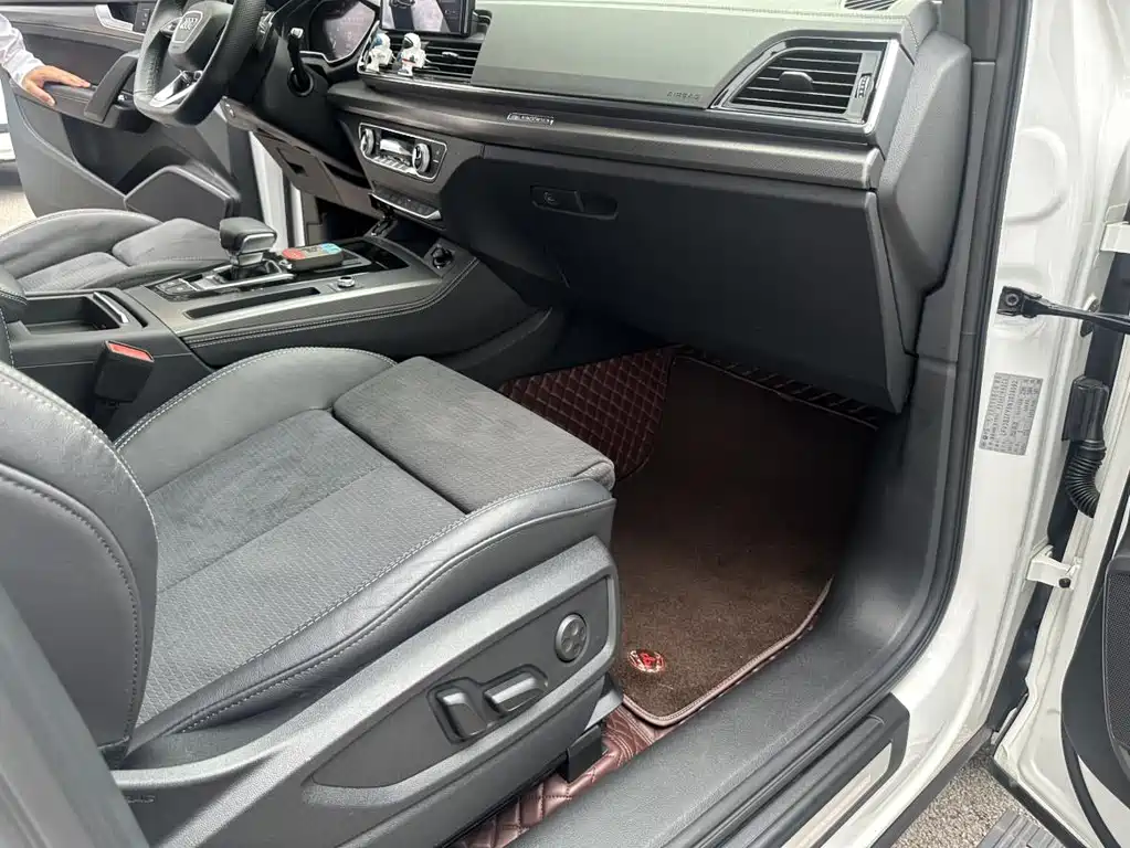 Audi Q5L Sportback 2022 — фото 27