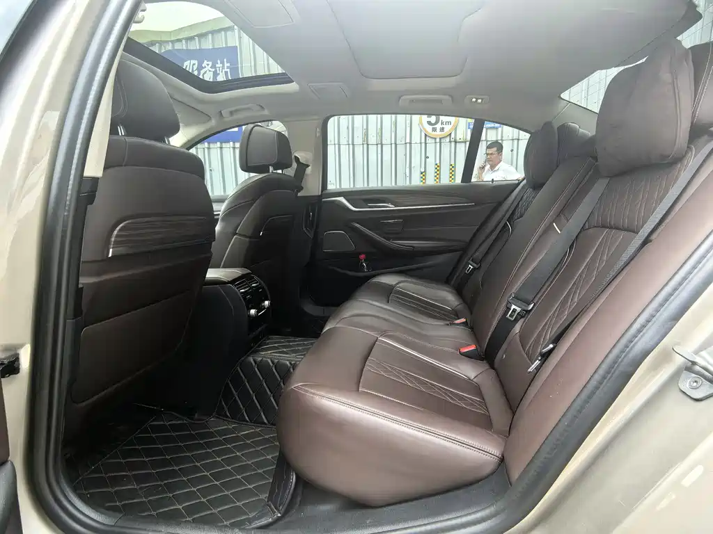 BMW 5 Series 2020 — фото 14