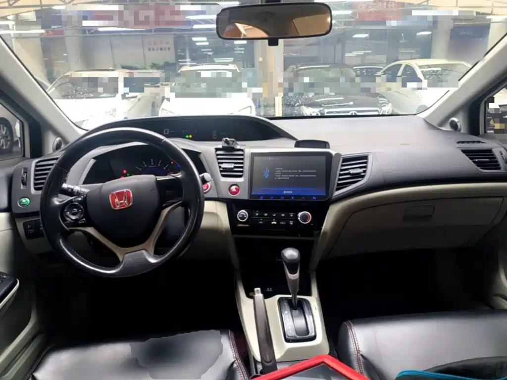 Honda Civic 2015 — фото 10