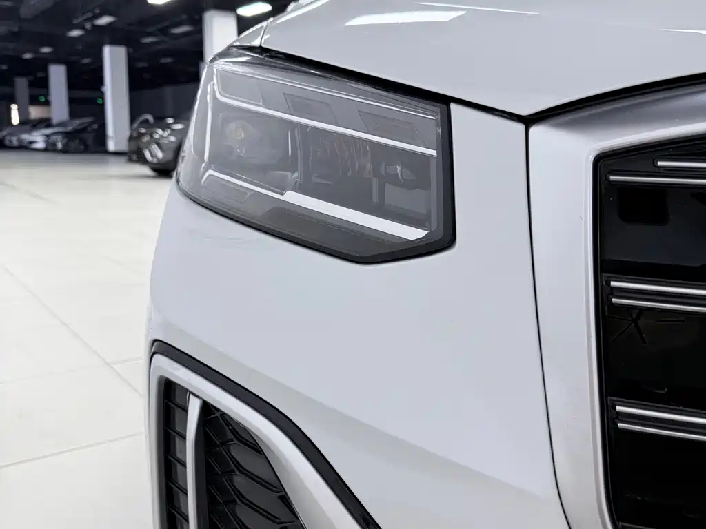 Audi Q2L 2023 — фото 7