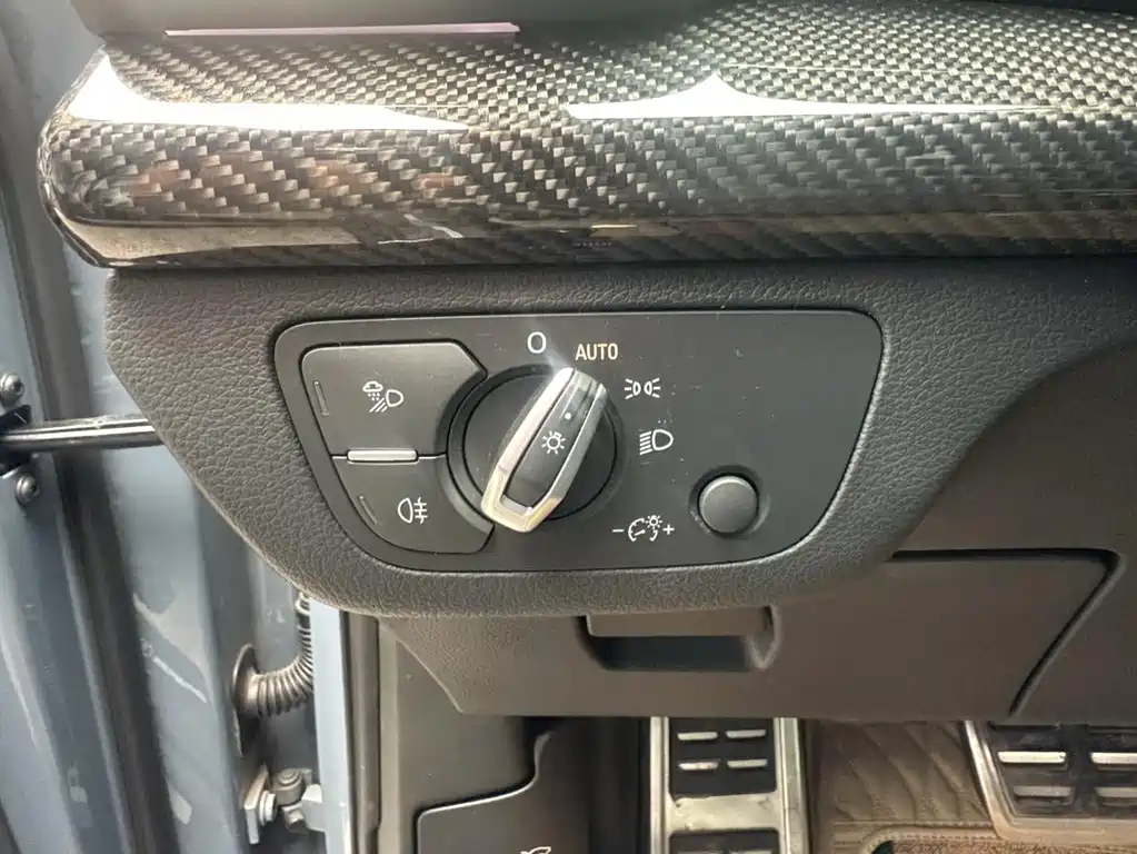 Audi Q5L Sportback 2023 — фото 11