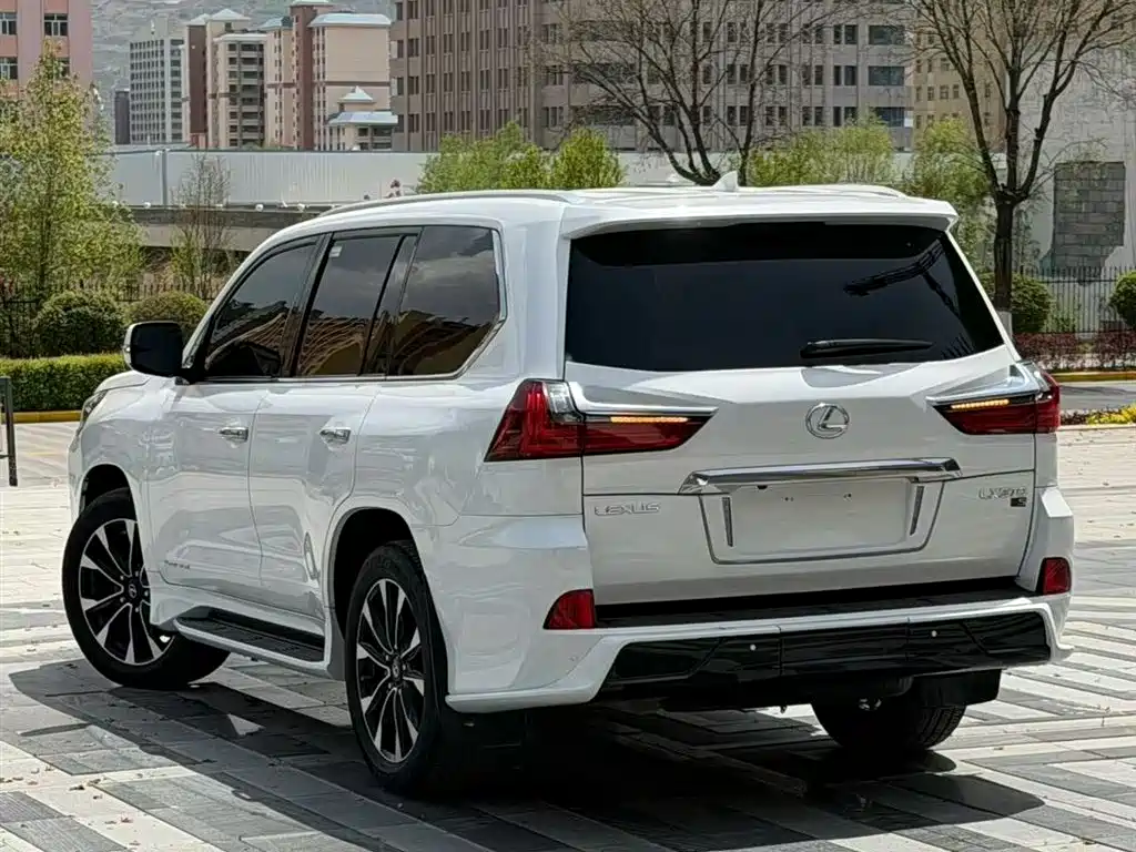 Lexus LX 2016