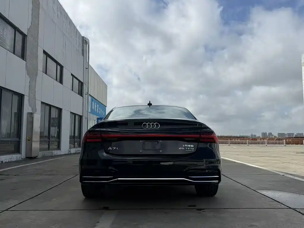 Audi A7L 2025 — фото 8