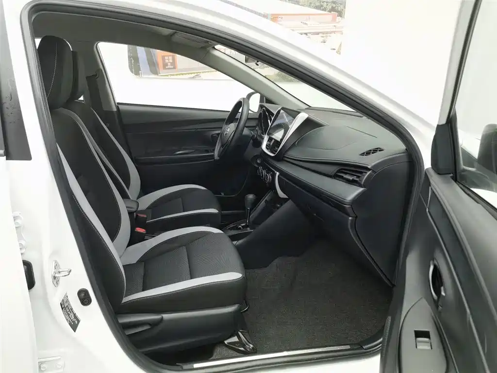 Toyota Yaris L 2020 — фото 23