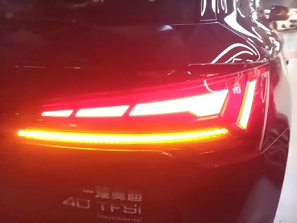 Audi Q5L 2023 — фото 8