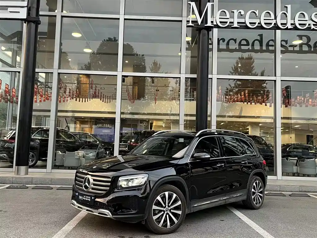 Mercedes-Benz GLB 2024 — фото 1