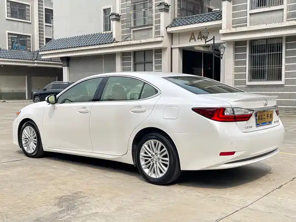 Lexus ES 2015