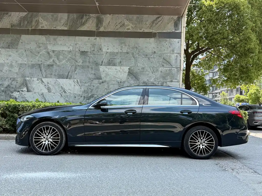 Mercedes-Benz C-Class 2024