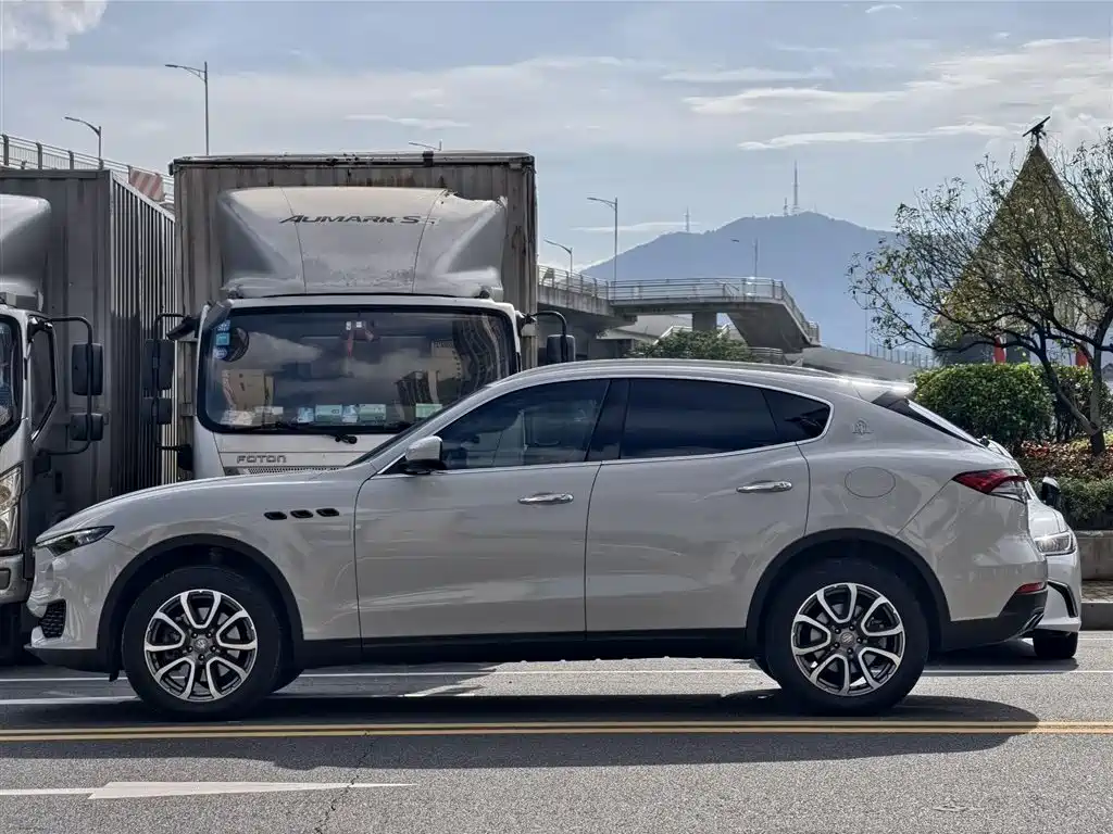 Maserati Levante 2016 — фото 9
