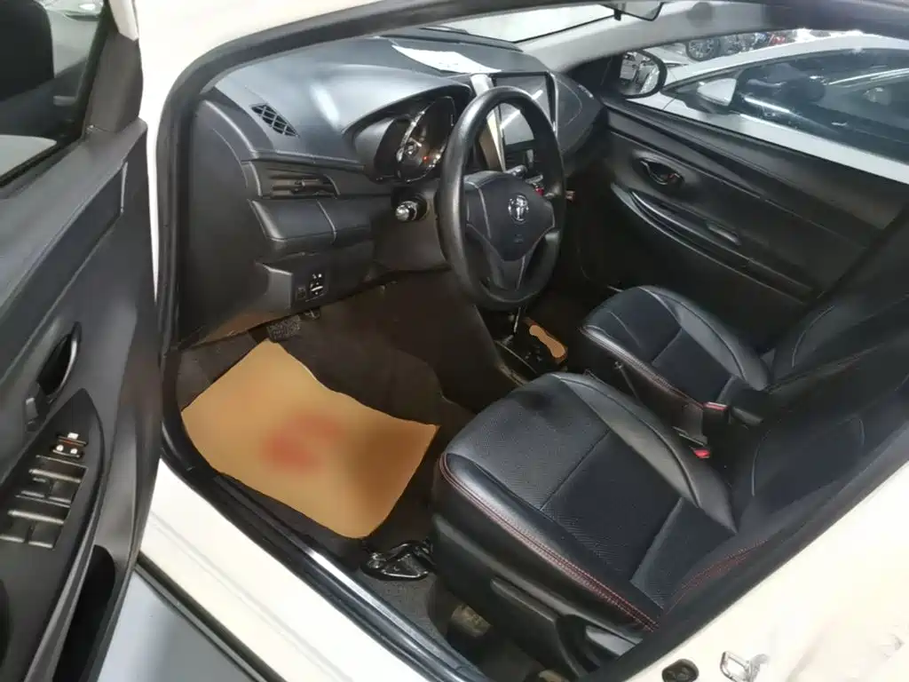 Toyota Yaris L 2021 — фото 16
