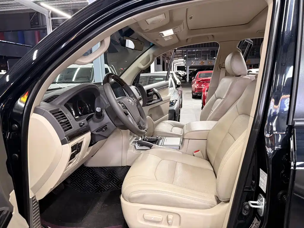 Toyota Land Cruiser 2019 — фото 10