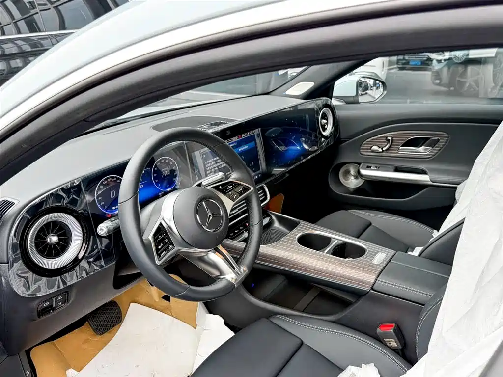 Mercedes-Benz CLA EV 2025 — фото 6