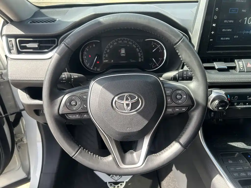 Toyota RAV4 2021 — фото 10
