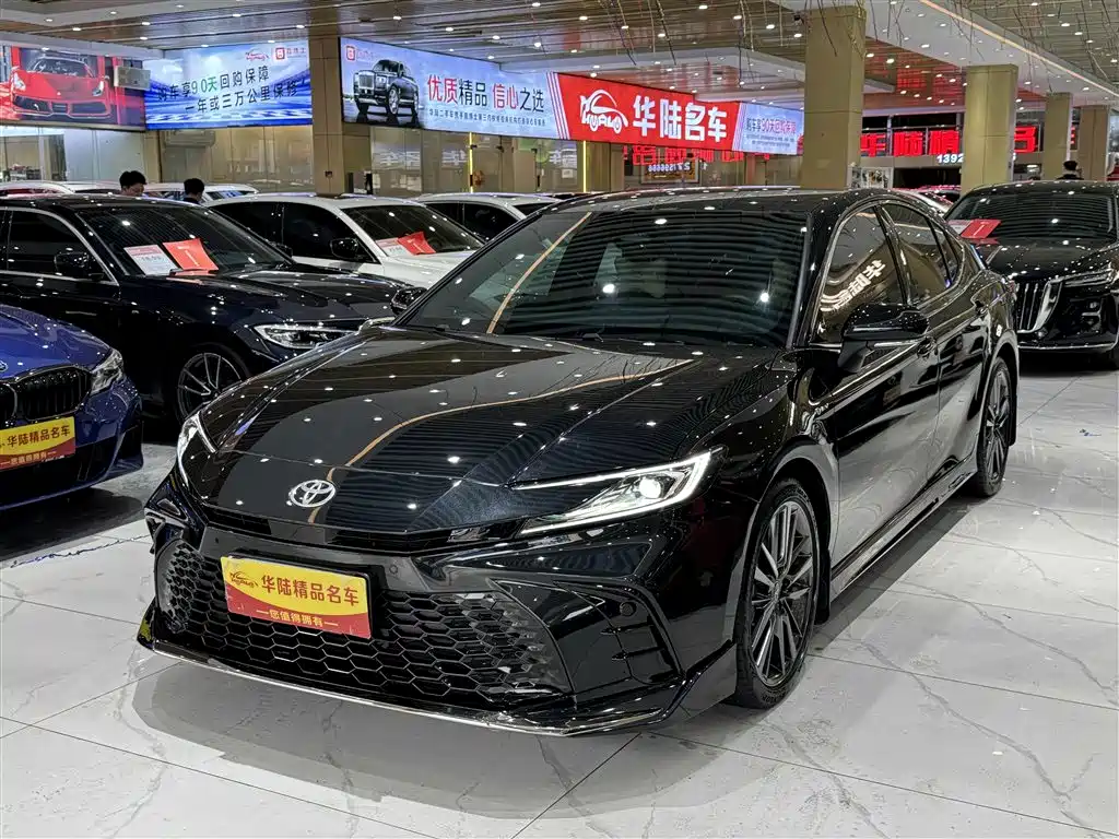 Toyota Camry 2024 — фото 1