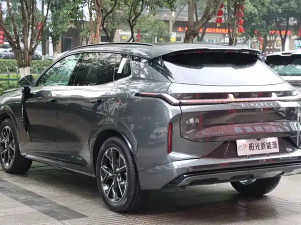 Lynk & Co 08 EM-P 2025