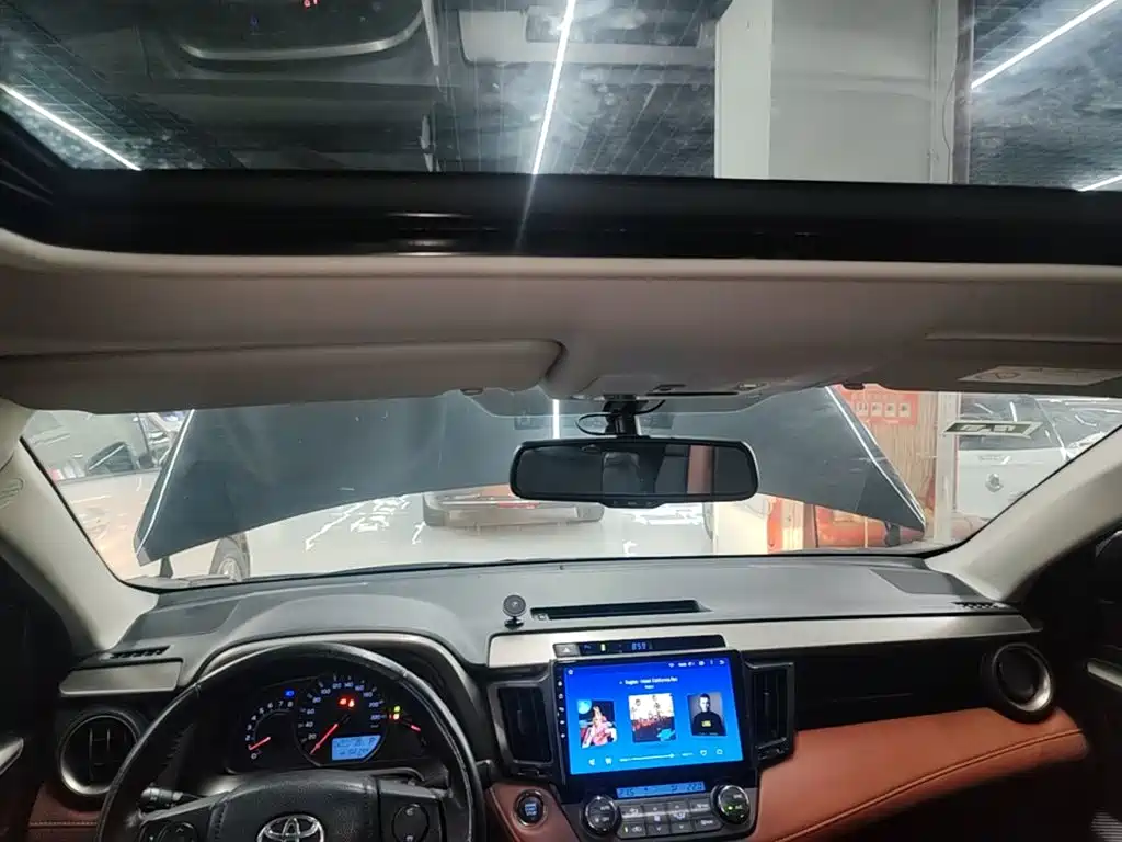 Toyota RAV4 2014 — фото 18