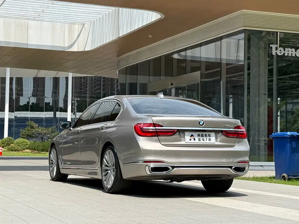 BMW 7 Series 2018 — фото 14