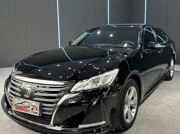Toyota Crown 2015
