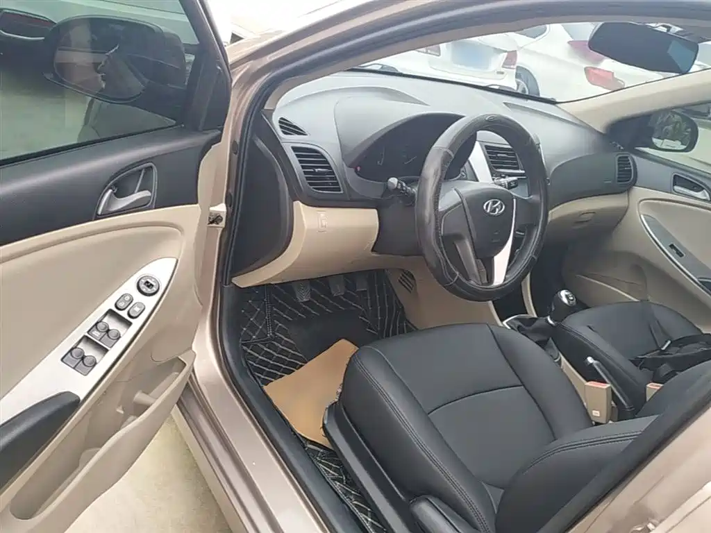 Hyundai Verna 2015 — фото 16