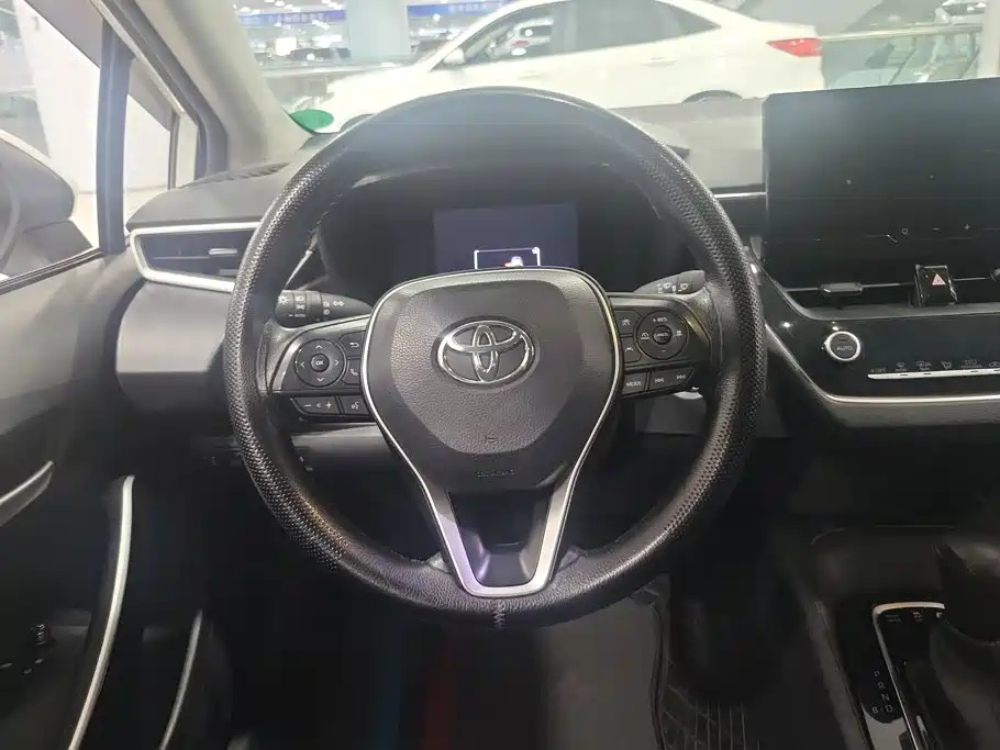 Toyota Corolla 2025 — фото 15