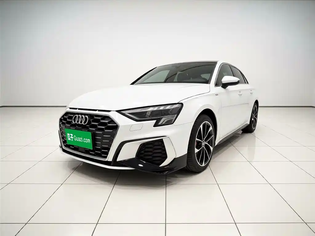 Audi A3 2021 — фото 1