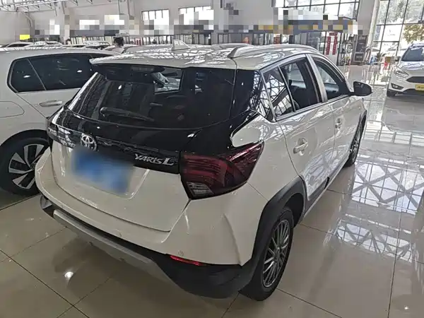 Toyota Yaris L 2021