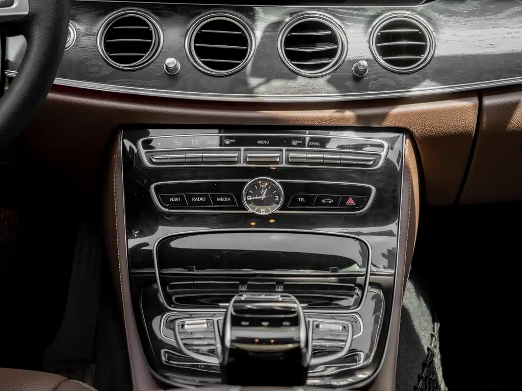 Mercedes-Benz E-Class 2017 — фото 12